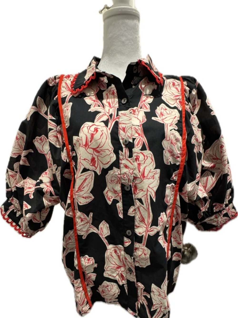Entro top black floral print with red scalloped trim Sz Small